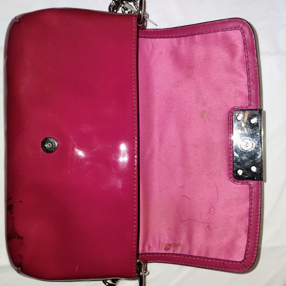 COACH Elegant Red Patent Leather Clutch with Chain Strap - Picture 4 of 11
